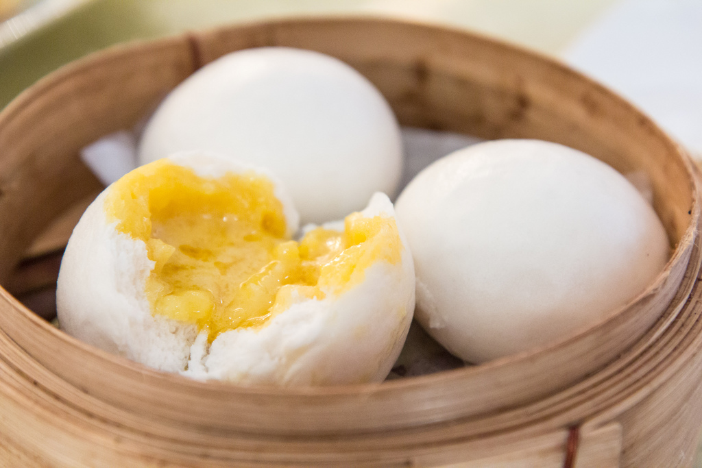 1 cái bánh bao kim sa có hàm lượng calo khoảng 131 kcal 1 cái bánh bao kim sa có hàm lượng calo khoảng 131 kcal